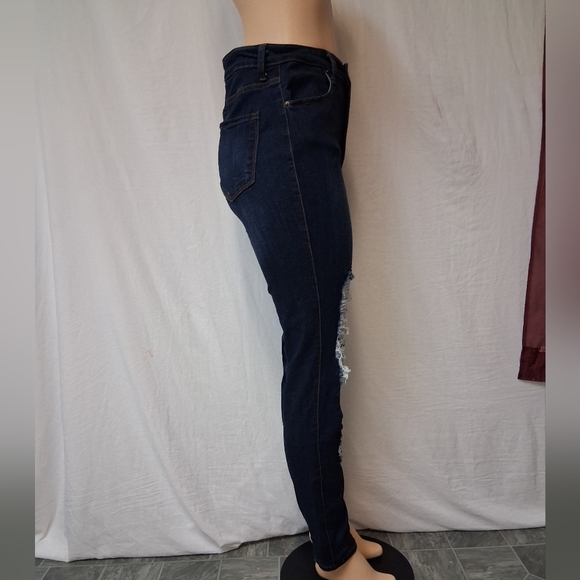 AKIRA Midnight Blue High Rise Ripped Jeans Size 13/W30 - Picture 8 of 16